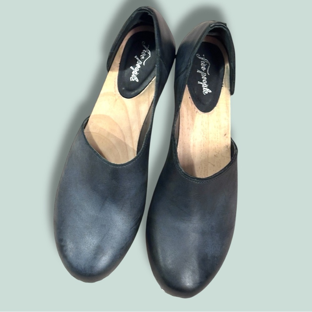 ⭐️HP⭐️EUC Free People Monroe Closed Toe Clog in Deep Grey/Blue. Size 38 - Picture 9 of 13